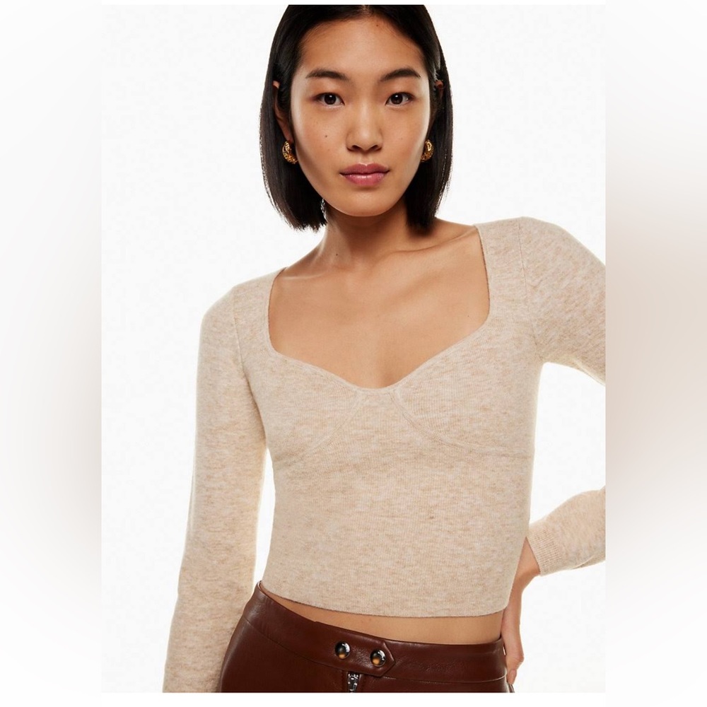 Wilfre sweater, size M. Brand new without tag